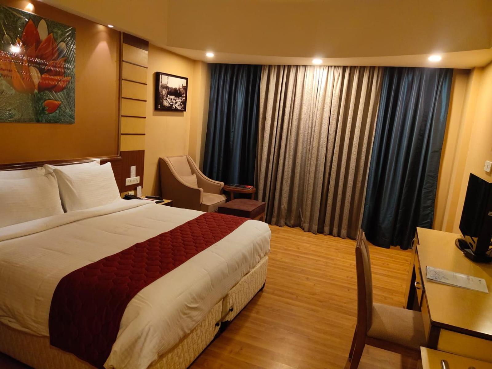 Hotel The Plaza Hyderabad Ngoại thất bức ảnh