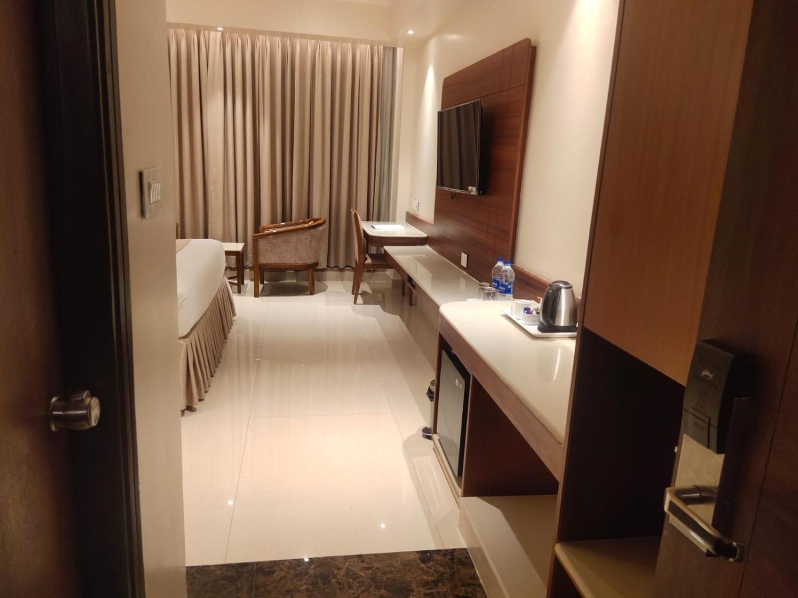 Hotel The Plaza Hyderabad Ngoại thất bức ảnh