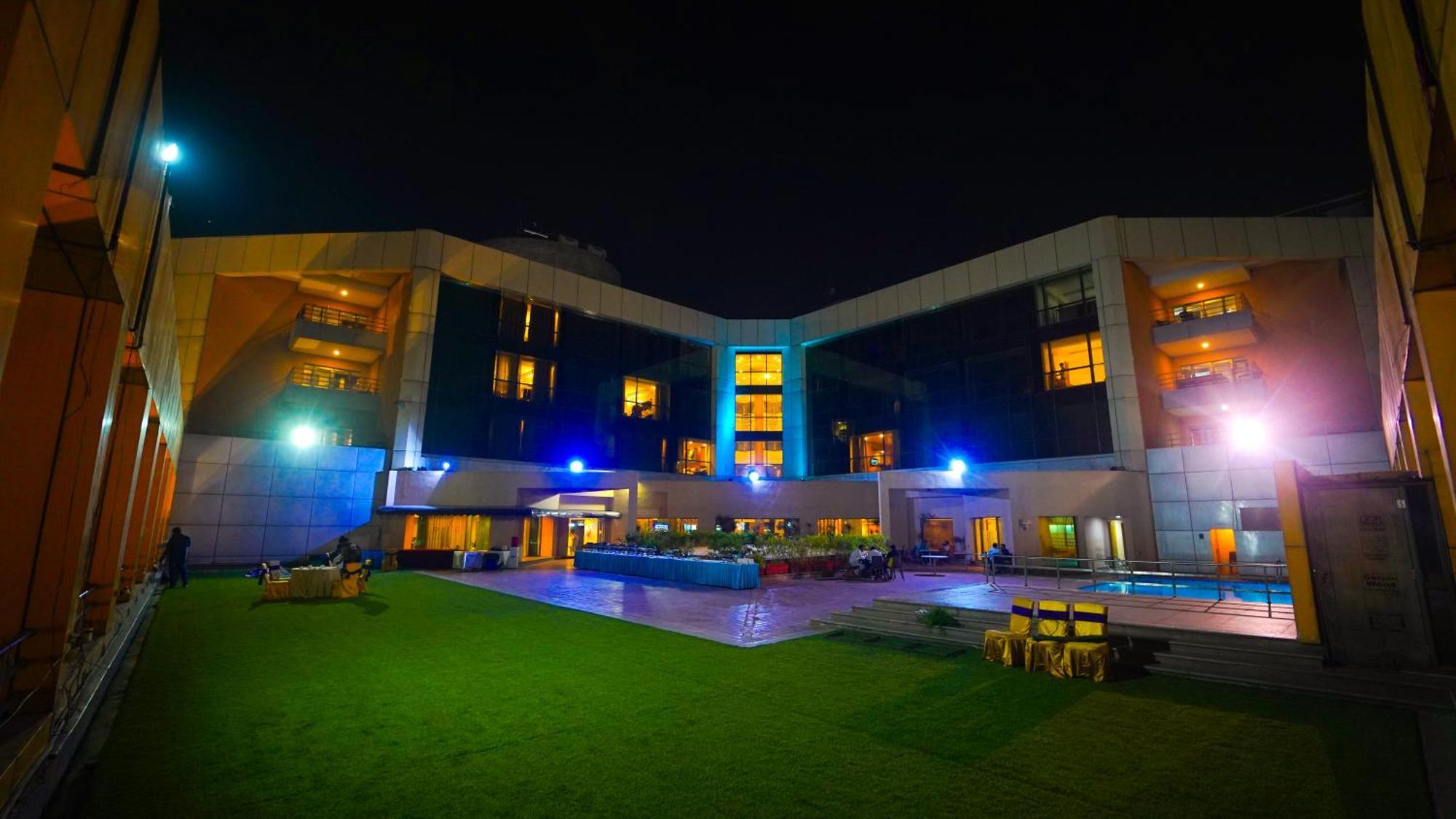Hotel The Plaza Hyderabad Ngoại thất bức ảnh