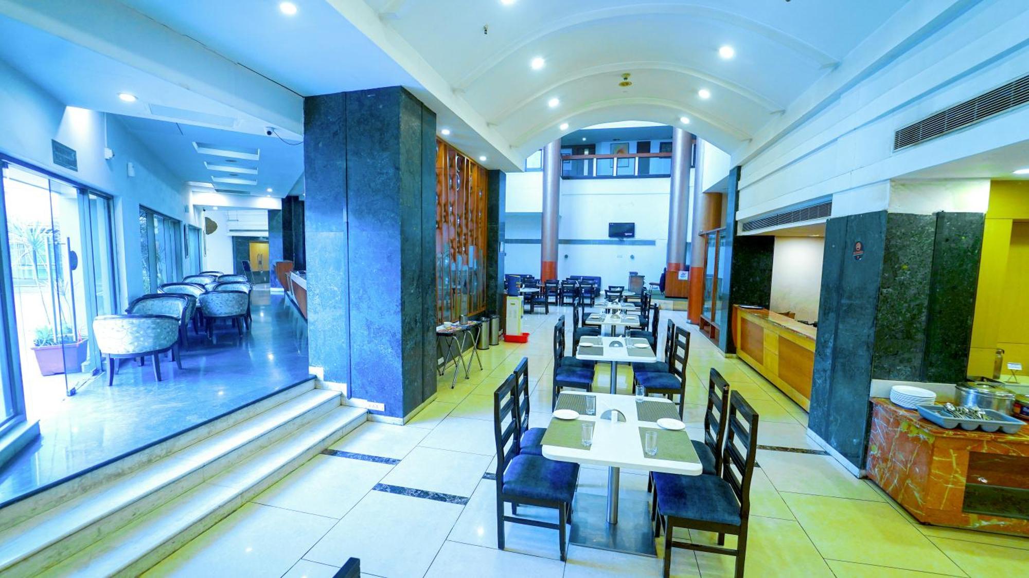 Hotel The Plaza Hyderabad Ngoại thất bức ảnh