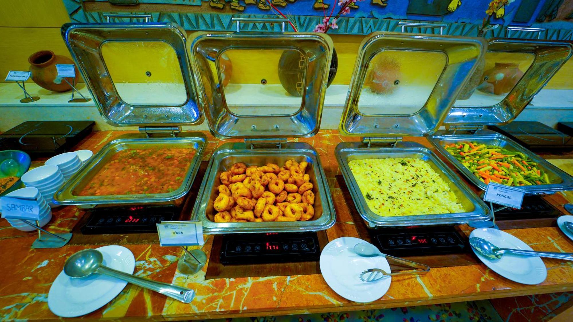 Hotel The Plaza Hyderabad Ngoại thất bức ảnh