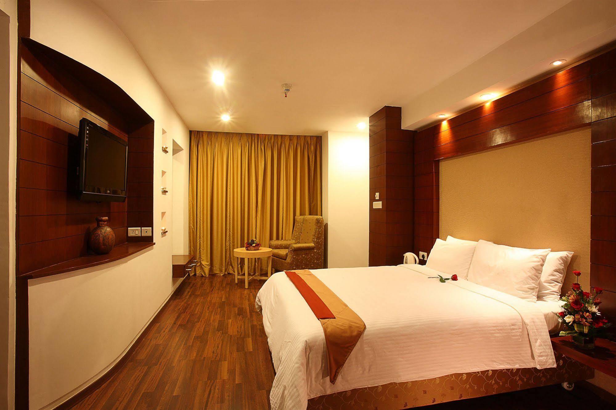 Hotel The Plaza Hyderabad Ngoại thất bức ảnh