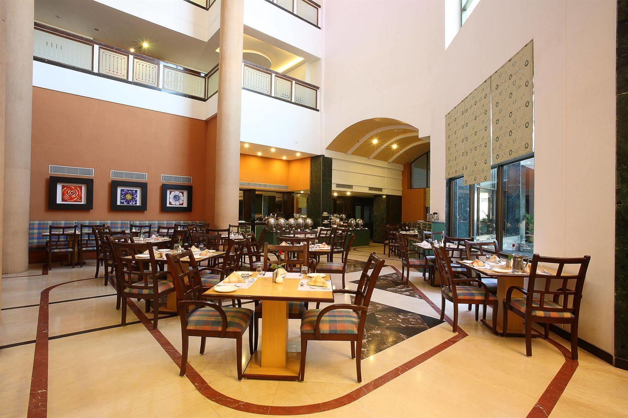 Hotel The Plaza Hyderabad Ngoại thất bức ảnh