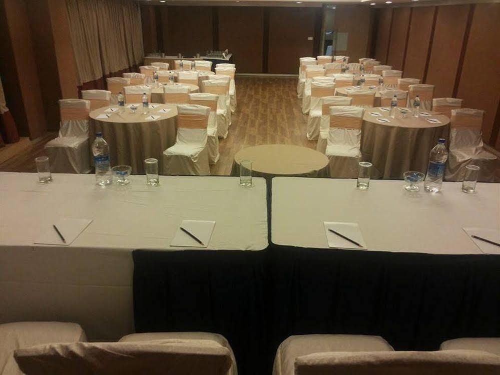 Hotel The Plaza Hyderabad Ngoại thất bức ảnh
