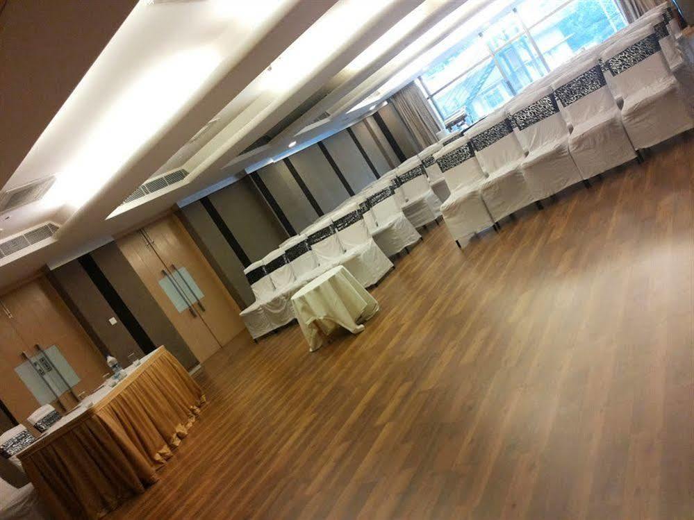 Hotel The Plaza Hyderabad Ngoại thất bức ảnh